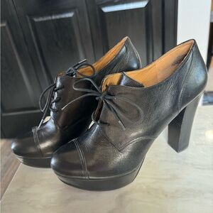 Nine West Black Platform Heel size 9